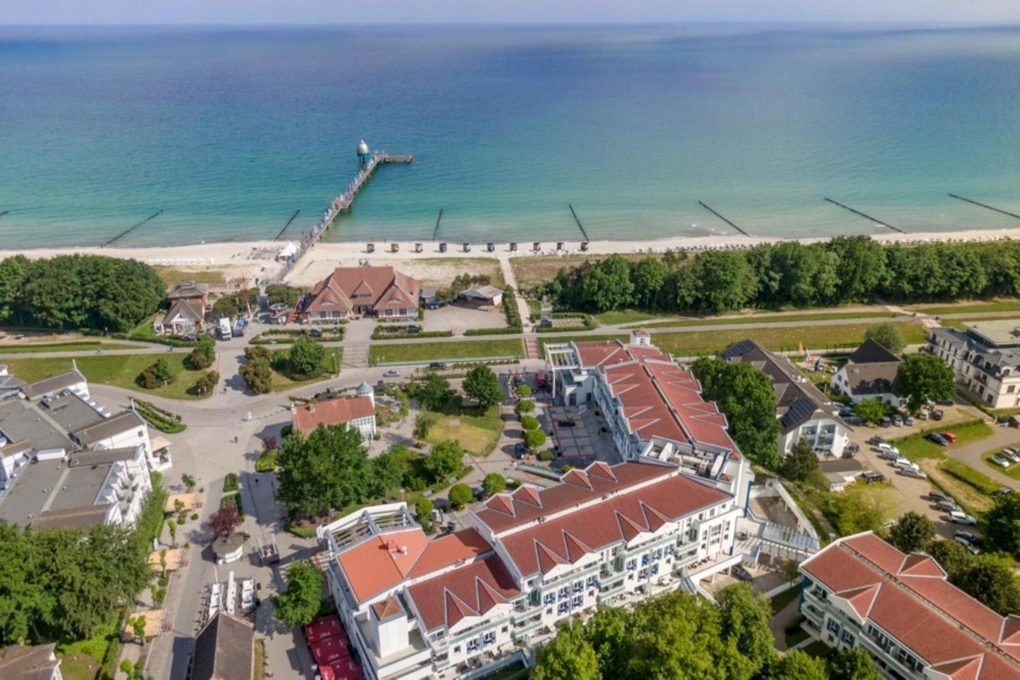 Leuchtturm an der Seebrücke Zingst Exterior foto